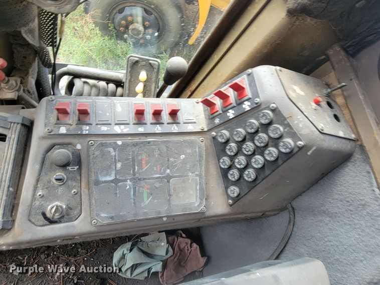 image for item JW9631 Champion  720 motor grader