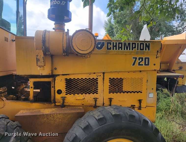 image for item JW9631 Champion  720 motor grader