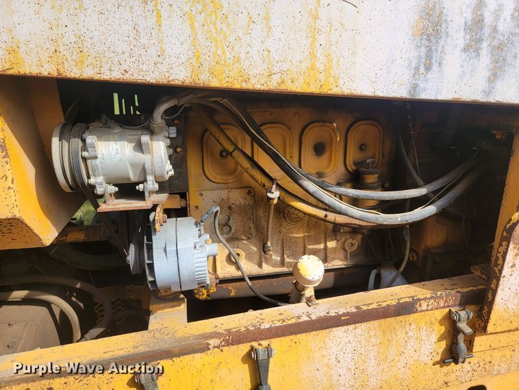 image for item JW9631 Champion  720 motor grader