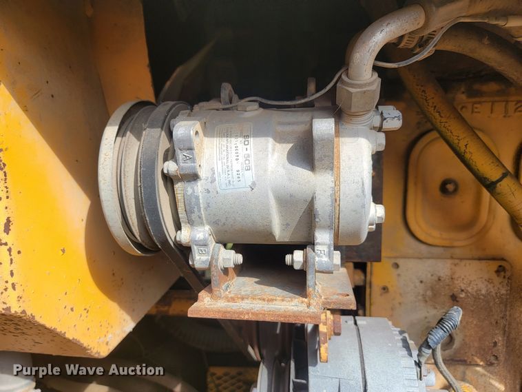 image for item JW9631 Champion  720 motor grader