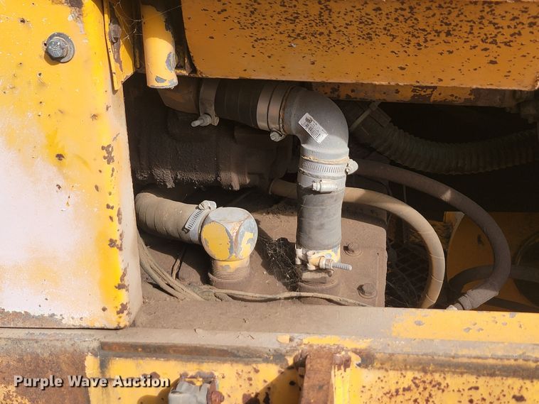 image for item JW9631 Champion  720 motor grader