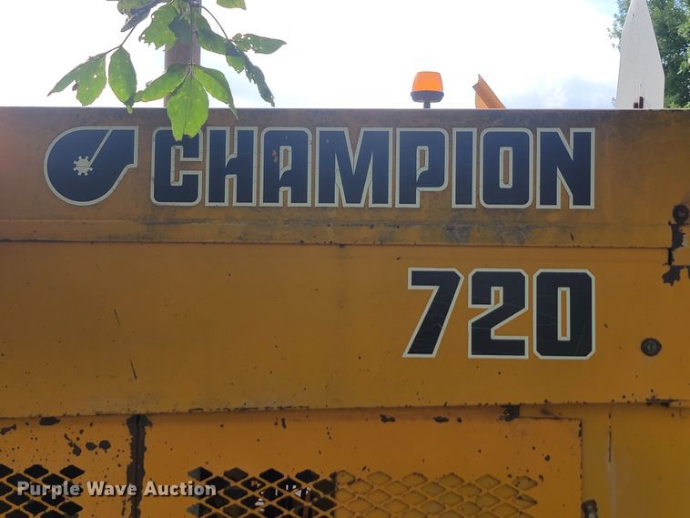 image for item JW9631 Champion  720 motor grader