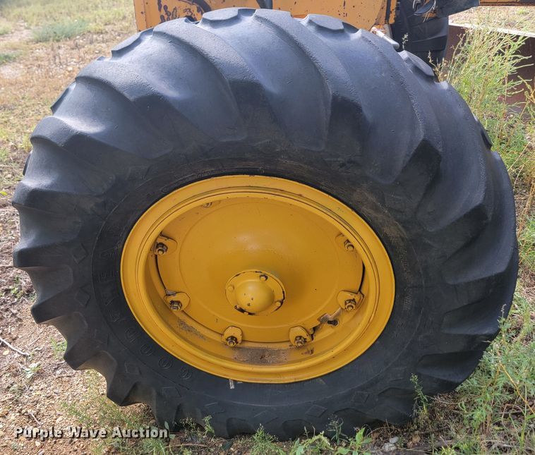 image for item JW9631 Champion  720 motor grader