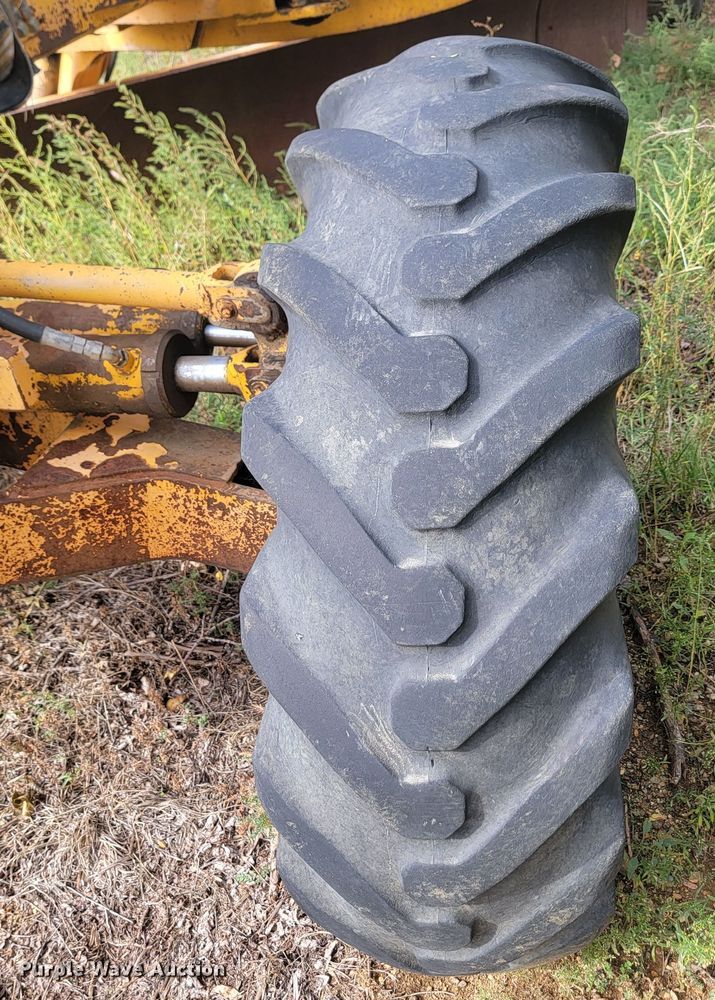 image for item JW9631 Champion  720 motor grader