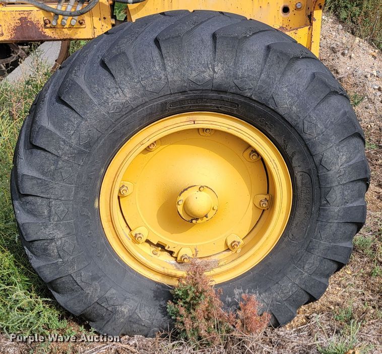 image for item JW9631 Champion  720 motor grader