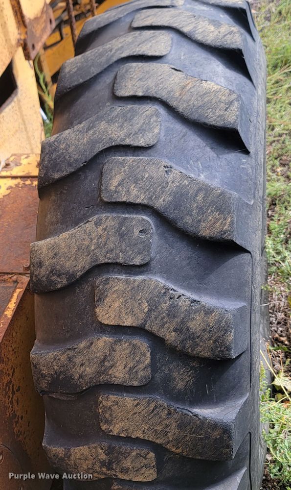 image for item JW9631 Champion  720 motor grader