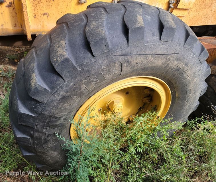 image for item JW9631 Champion  720 motor grader