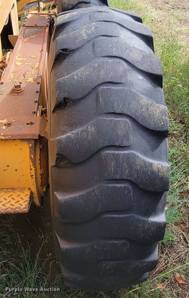 image for item JW9631 Champion  720 motor grader