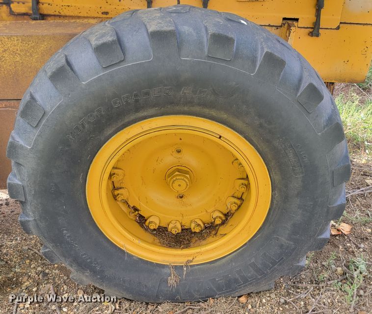 image for item JW9631 Champion  720 motor grader