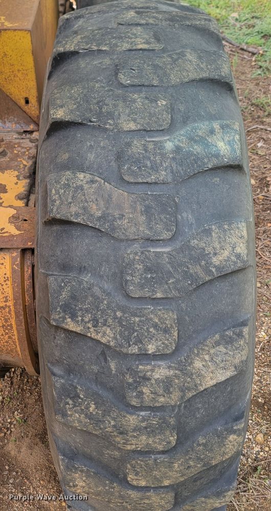 image for item JW9631 Champion  720 motor grader