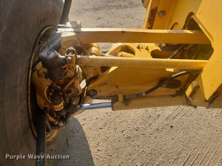 image for item JW9697 2012 John Deere 772GP  motor grader