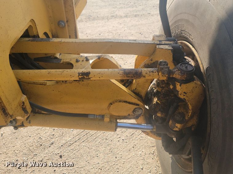 image for item JW9697 2012 John Deere 772GP  motor grader