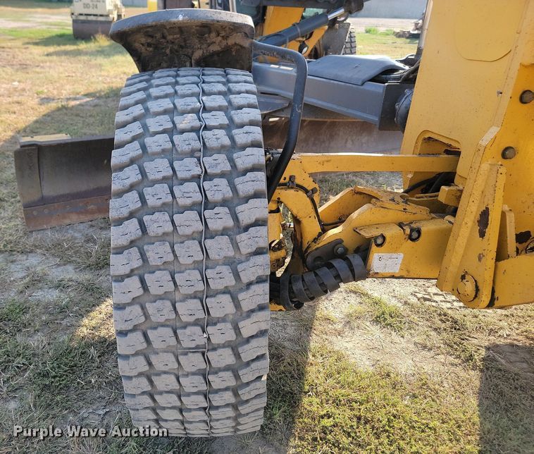 image for item JW9697 2012 John Deere 772GP  motor grader