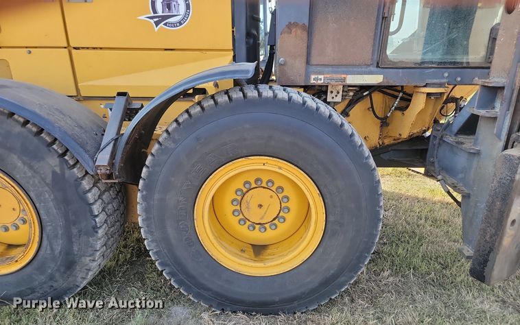 image for item JW9697 2012 John Deere 772GP  motor grader