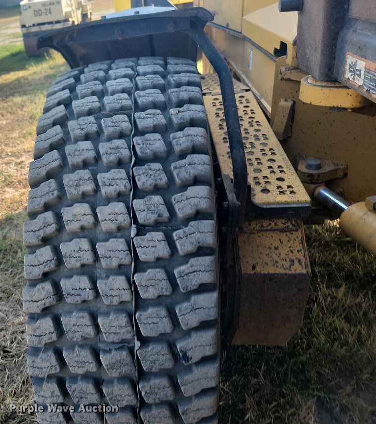 image for item JW9697 2012 John Deere 772GP  motor grader