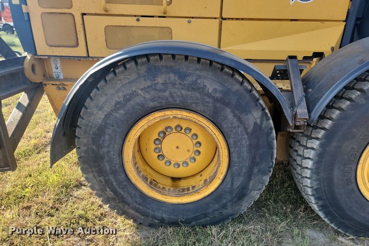 image for item JW9697 2012 John Deere 772GP  motor grader