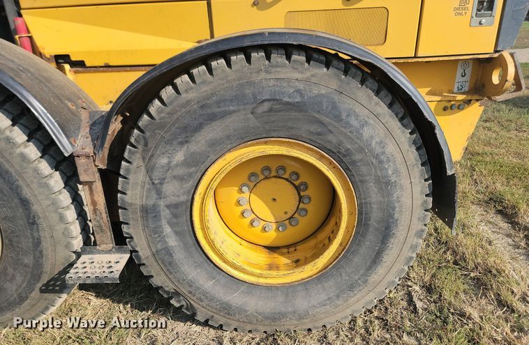 image for item JW9697 2012 John Deere 772GP  motor grader