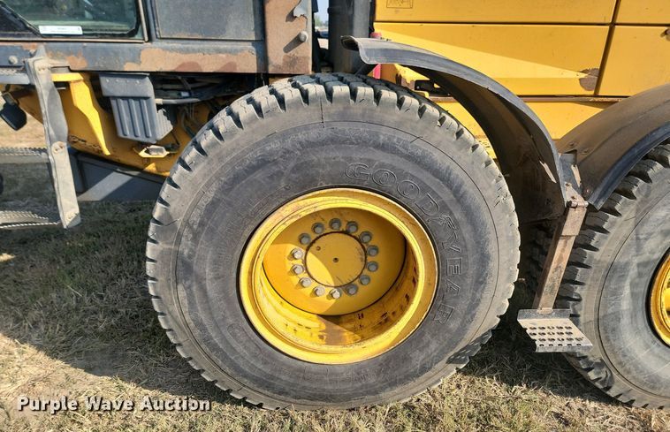 image for item JW9697 2012 John Deere 772GP  motor grader