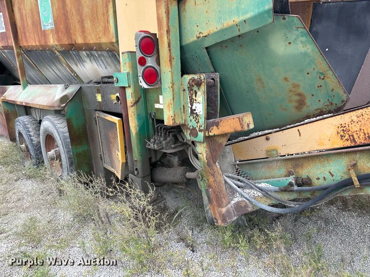 image for item JY9647 McCloskey MCB 621 RE  trommel screen