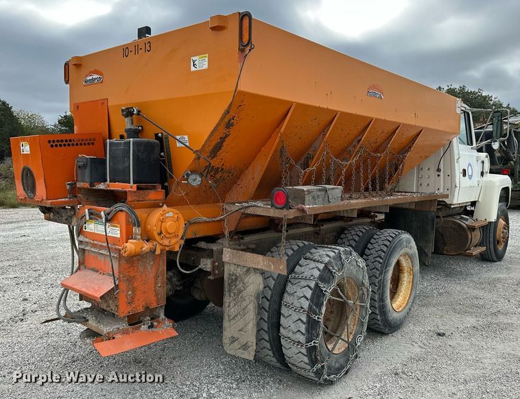 image for item JY9648 1991 Ford L9000  spreader truck