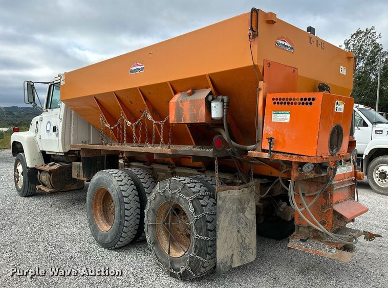 image for item JY9648 1991 Ford L9000  spreader truck