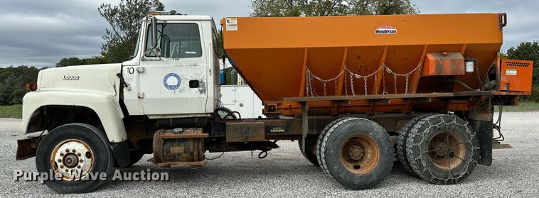 image for item JY9648 1991 Ford L9000  spreader truck