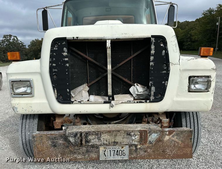 image for item JY9648 1991 Ford L9000  spreader truck