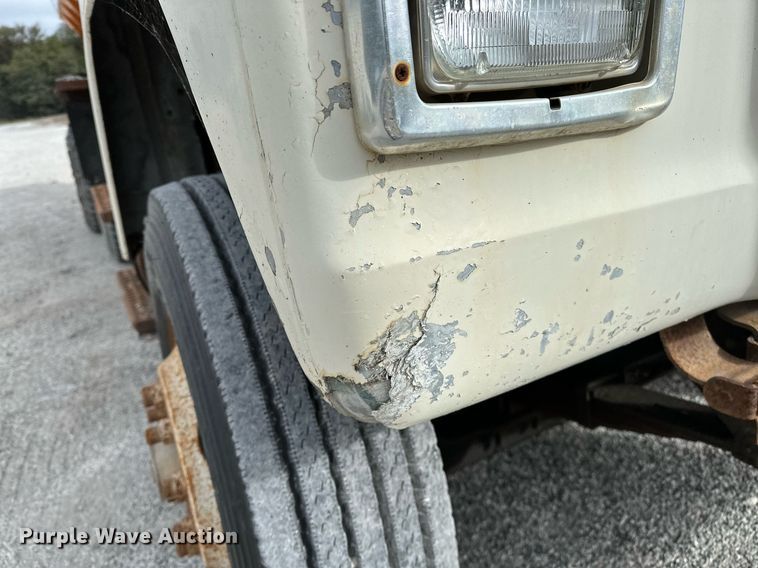 image for item JY9648 1991 Ford L9000  spreader truck