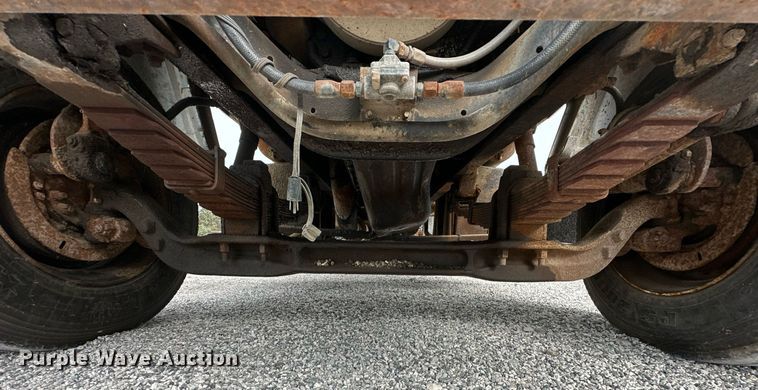 image for item JY9648 1991 Ford L9000  spreader truck