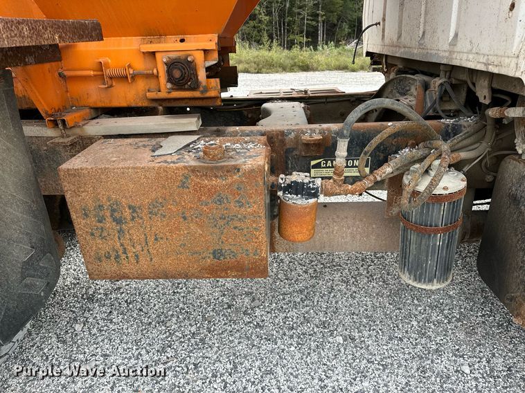 image for item JY9648 1991 Ford L9000  spreader truck