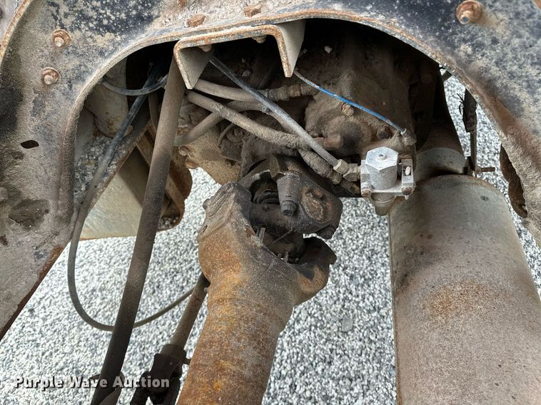 image for item JY9648 1991 Ford L9000  spreader truck