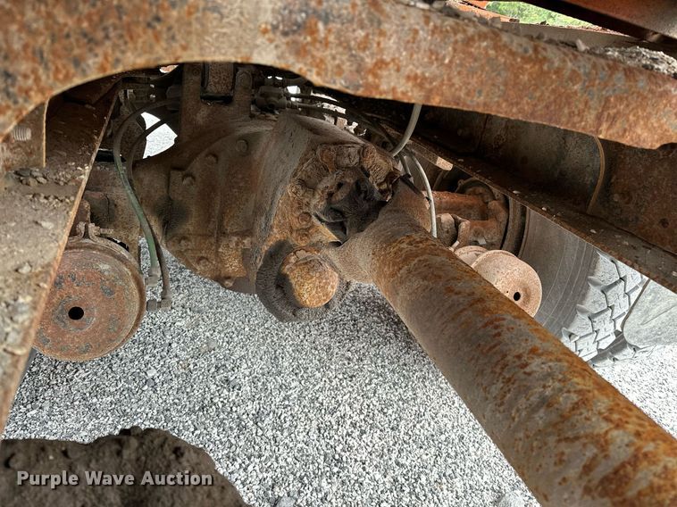 image for item JY9648 1991 Ford L9000  spreader truck