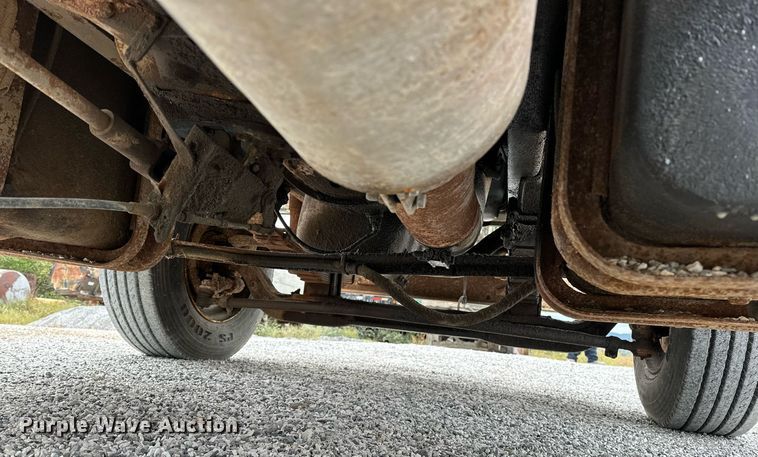 image for item JY9648 1991 Ford L9000  spreader truck