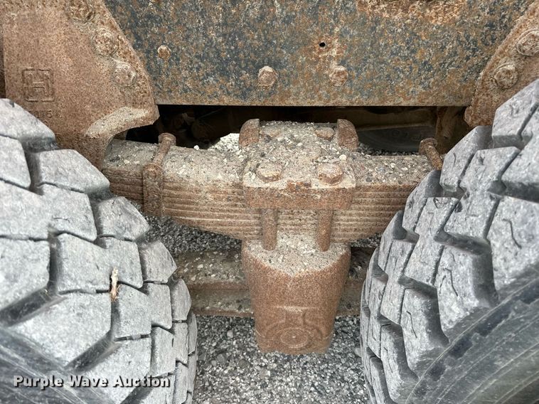 image for item JY9648 1991 Ford L9000  spreader truck