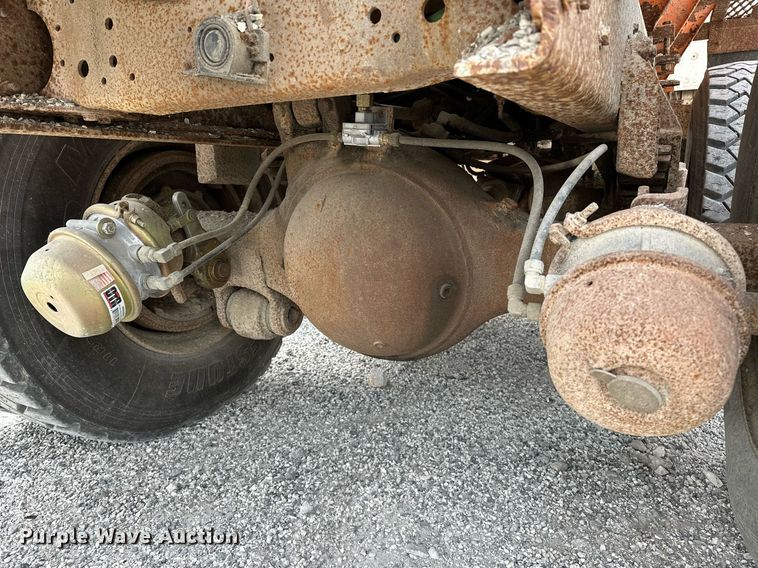 image for item JY9648 1991 Ford L9000  spreader truck