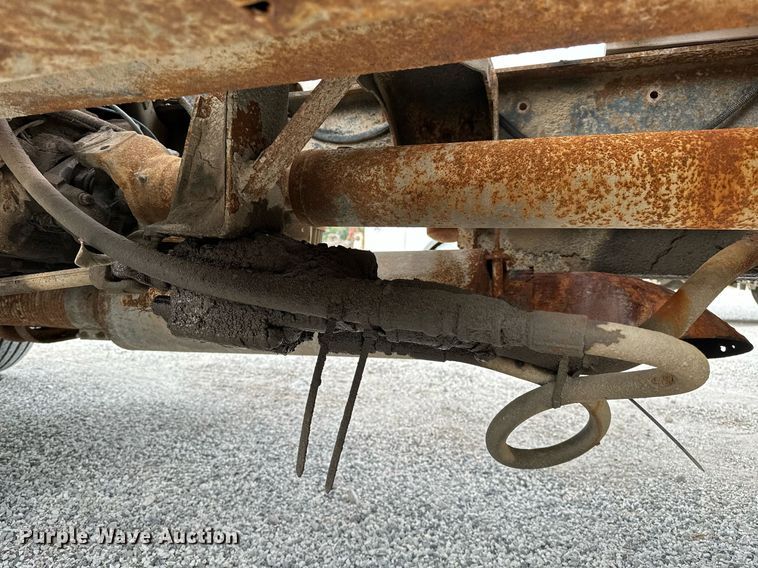 image for item JY9648 1991 Ford L9000  spreader truck