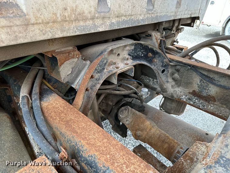 image for item JY9648 1991 Ford L9000  spreader truck