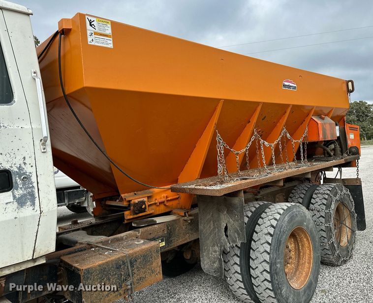 image for item JY9648 1991 Ford L9000  spreader truck