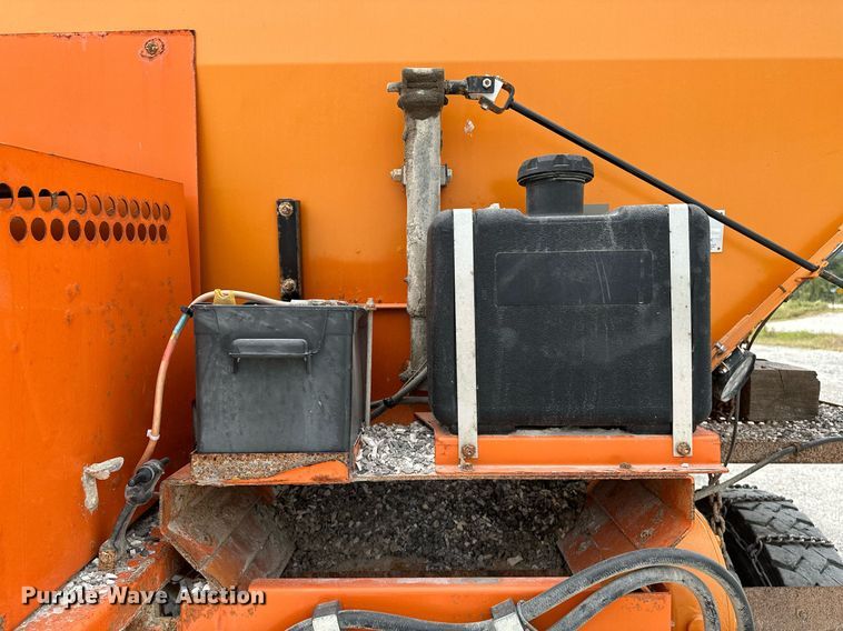 image for item JY9648 1991 Ford L9000  spreader truck