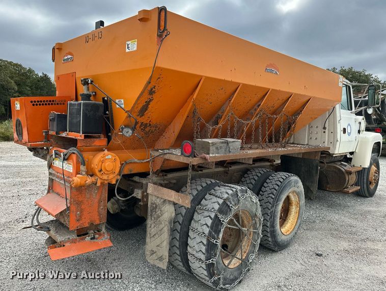 image for item JY9648 1991 Ford L9000  spreader truck