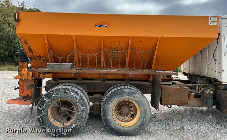 image for item JY9648 1991 Ford L9000  spreader truck