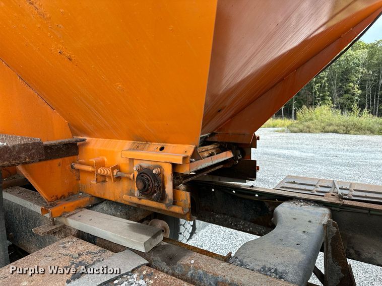 image for item JY9648 1991 Ford L9000  spreader truck