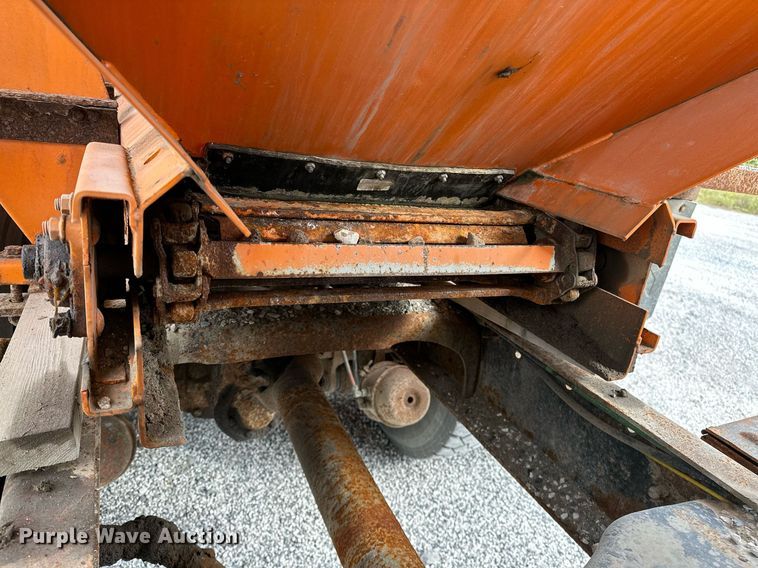 image for item JY9648 1991 Ford L9000  spreader truck