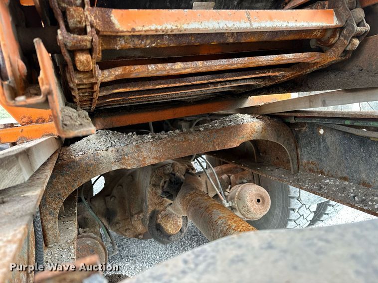 image for item JY9648 1991 Ford L9000  spreader truck