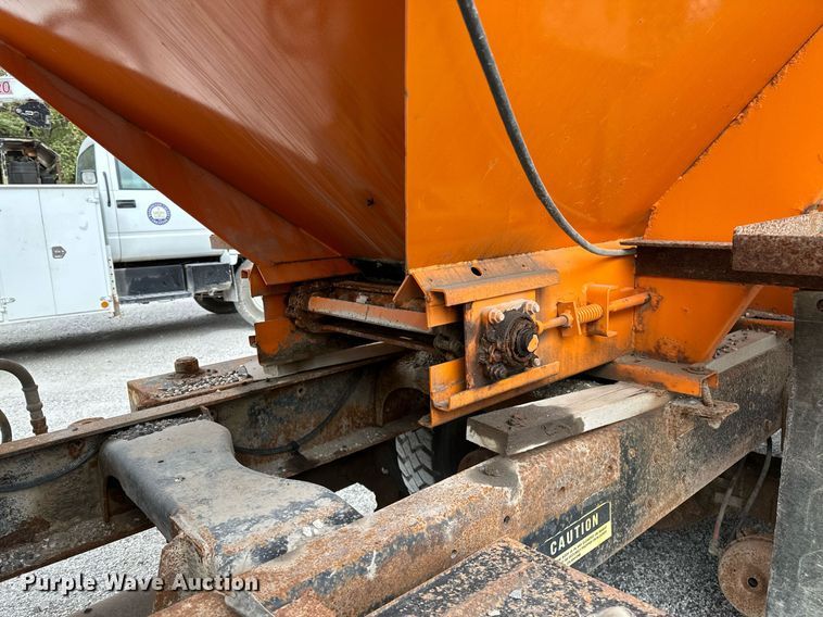 image for item JY9648 1991 Ford L9000  spreader truck