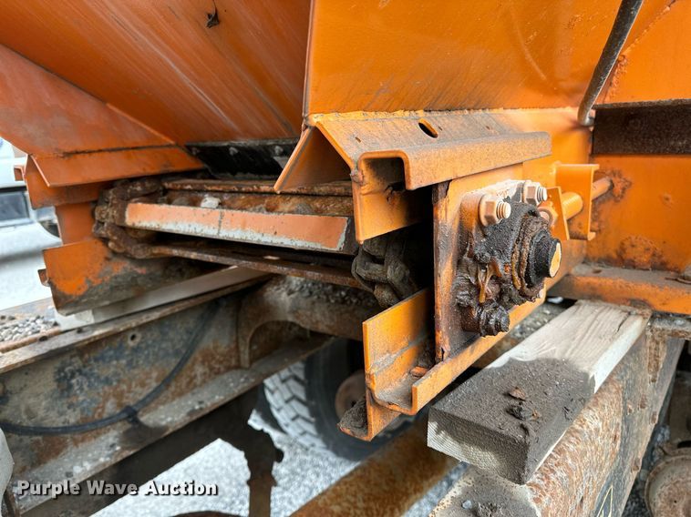 image for item JY9648 1991 Ford L9000  spreader truck