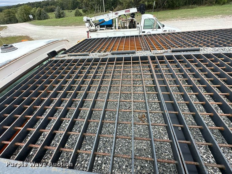 image for item JY9648 1991 Ford L9000  spreader truck