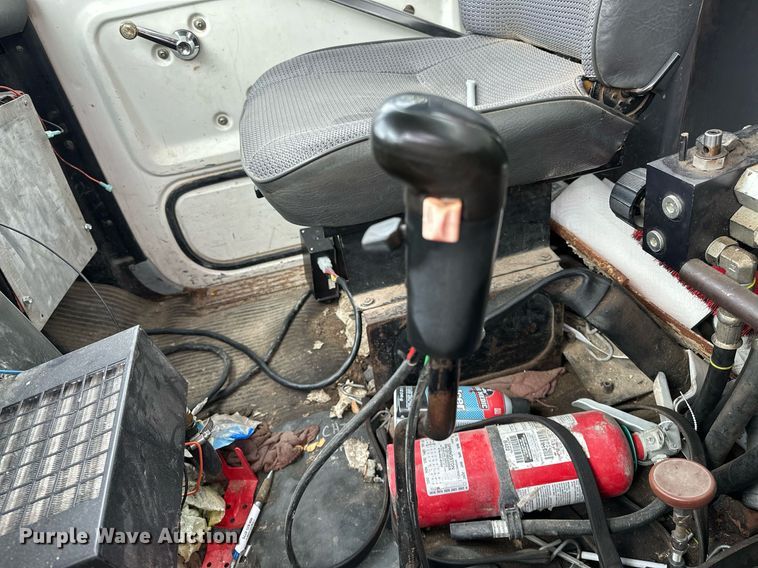 image for item JY9648 1991 Ford L9000  spreader truck