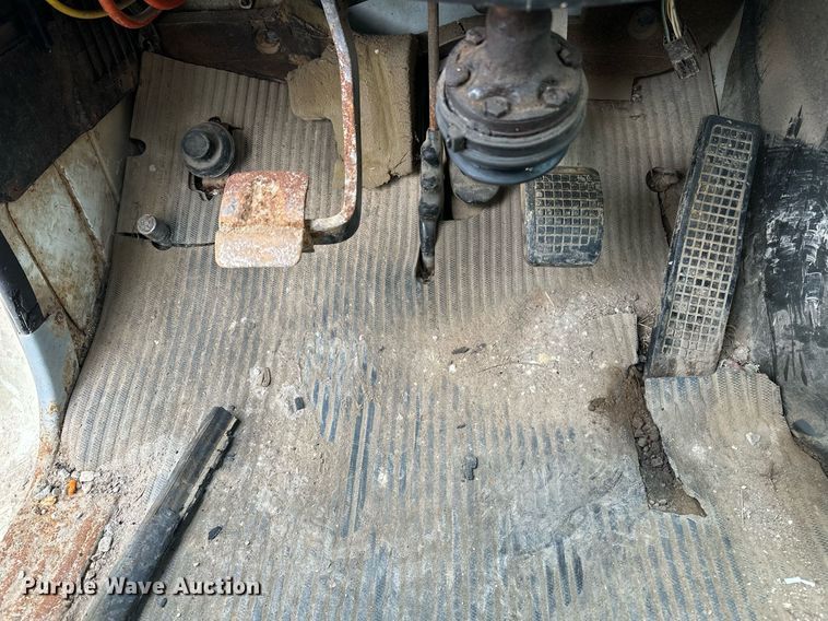 image for item JY9648 1991 Ford L9000  spreader truck