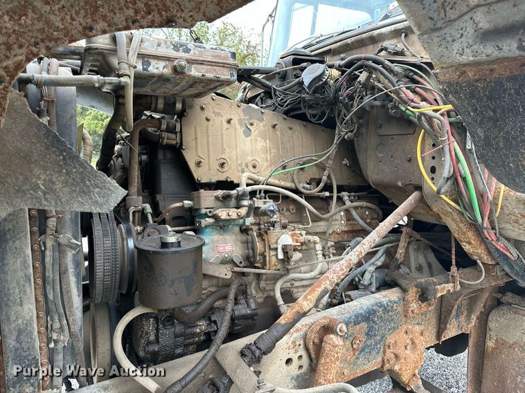 image for item JY9648 1991 Ford L9000  spreader truck